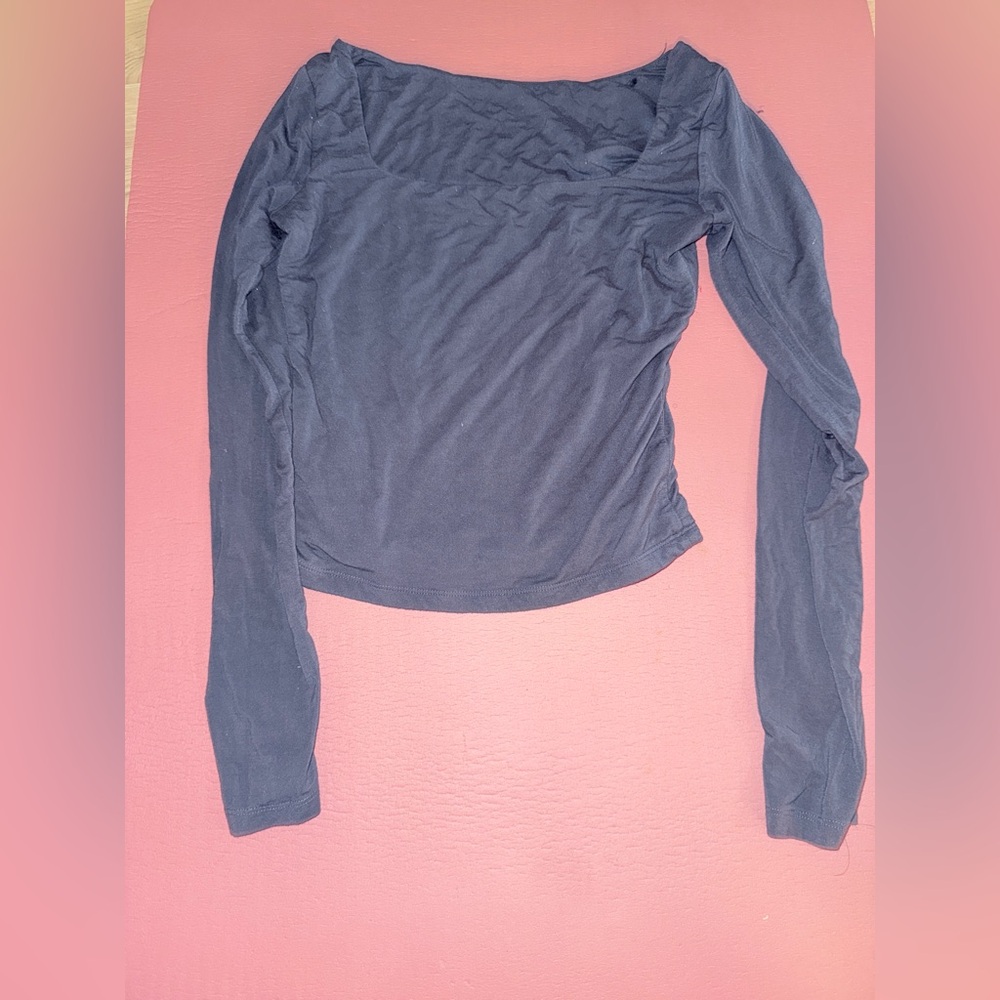 Women's Long Sleeve scoop necked Top in grey size small